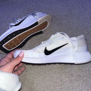 Nike Reposto Tennis Shoes